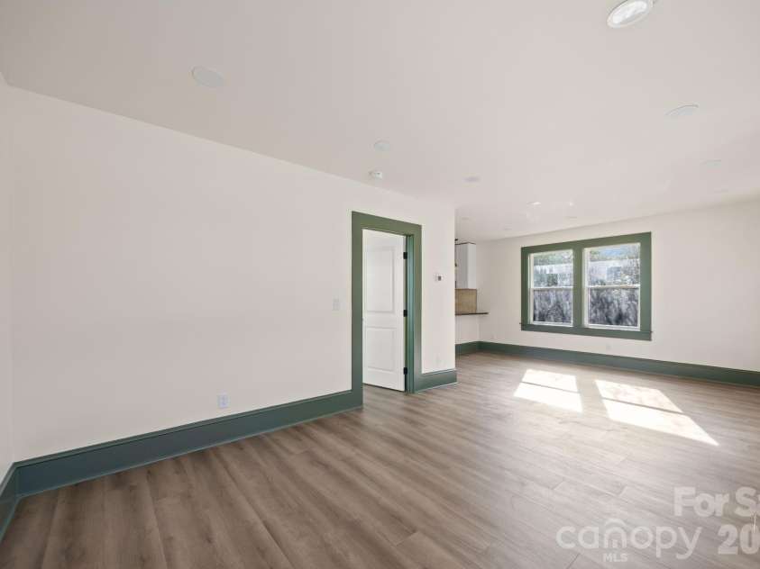 63 Elizabeth Place, Asheville, NC 28801.  MLS# CAR4360170, YatesRealty ID 24139. 