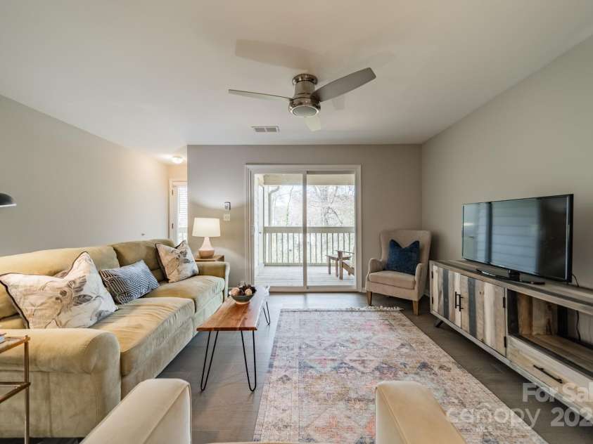 1001 Churchill Downs Court, Charlotte, NC 28211.  MLS# CAR4235260, YatesRealty ID 2414. 