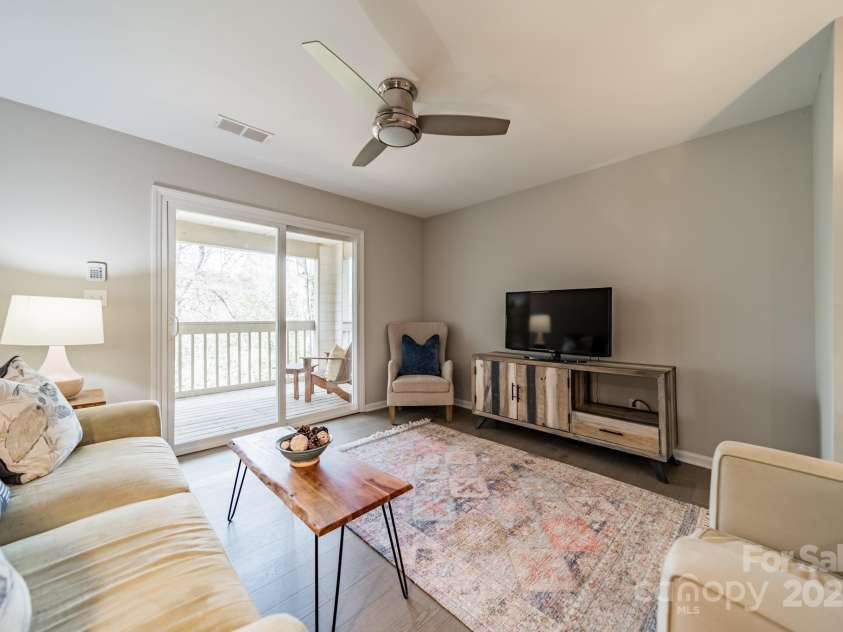 1001 Churchill Downs Court, Charlotte, NC 28211.  MLS# CAR4235260, YatesRealty ID 2414. 