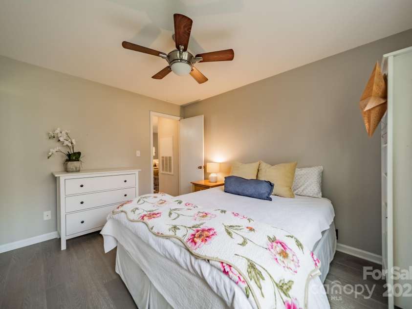1001 Churchill Downs Court, Charlotte, NC 28211.  MLS# CAR4235260, YatesRealty ID 2414. Cozy bedroom