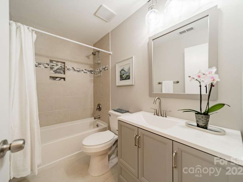 1001 Churchill Downs Court, Charlotte, NC 28211.  MLS# CAR4235260, YatesRealty ID 2414. Renovated bathroom incline tile and new vanity.