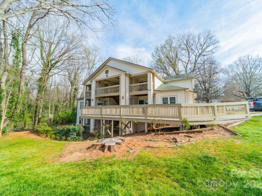 1001 Churchill Downs Court, Charlotte, NC 28211.  MLS# CAR4235260, YatesRealty ID 2414. Welcome home!
