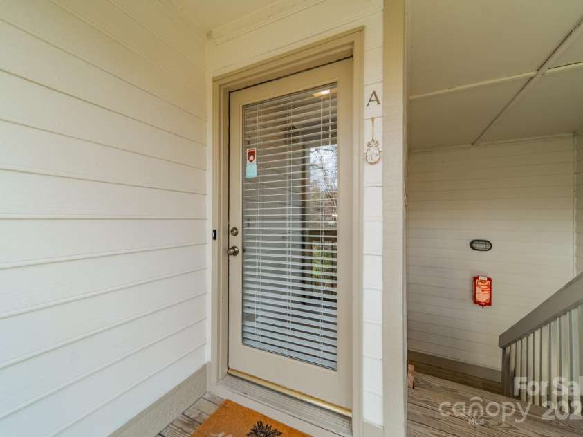 1001 Churchill Downs Court, Charlotte, NC 28211.  MLS# CAR4235260, YatesRealty ID 2414. Welcome home! Unit A
