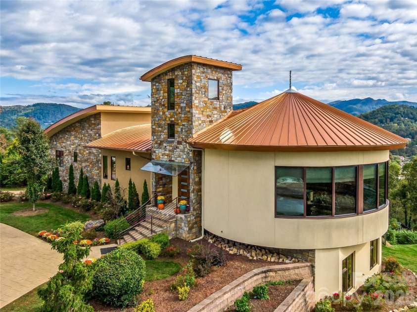 95 Horizon Hill Road, Asheville, NC 28804.  MLS# CAR4319881, YatesRealty ID 2414. 