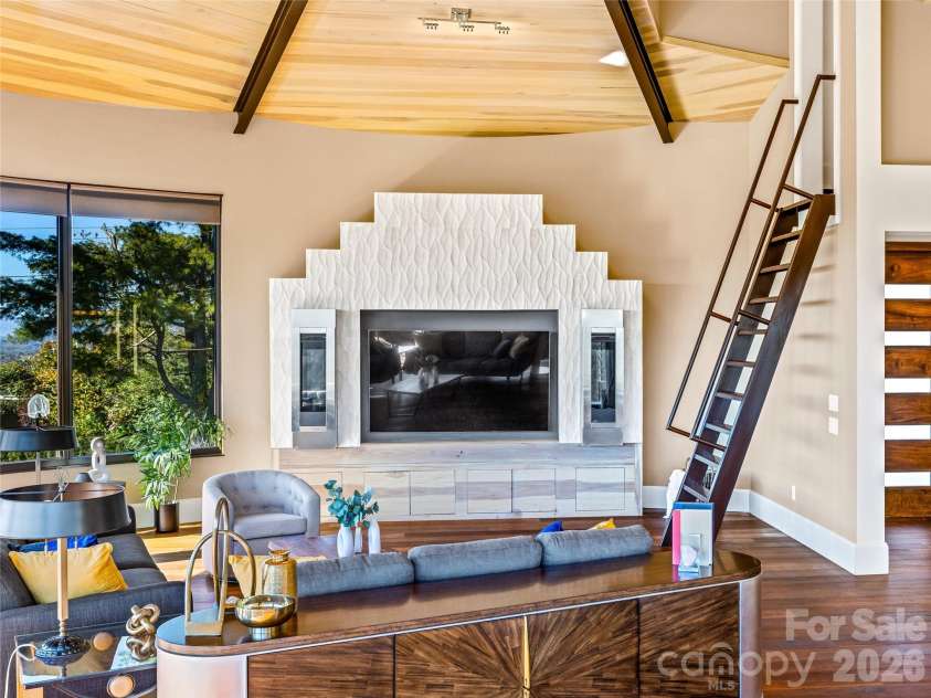 95 Horizon Hill Road, Asheville, NC 28804.  MLS# CAR4319881, YatesRealty ID 2414. 