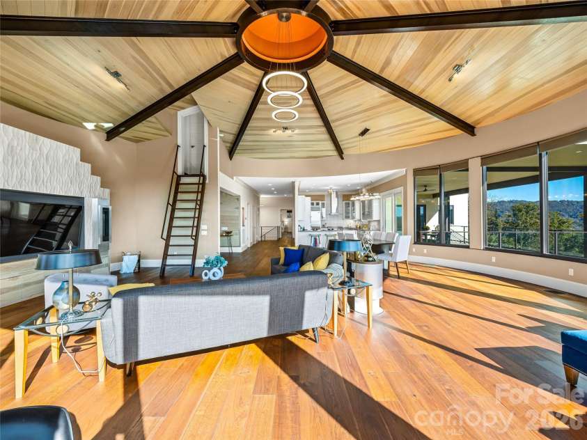 95 Horizon Hill Road, Asheville, NC 28804.  MLS# CAR4319881, YatesRealty ID 2414. 