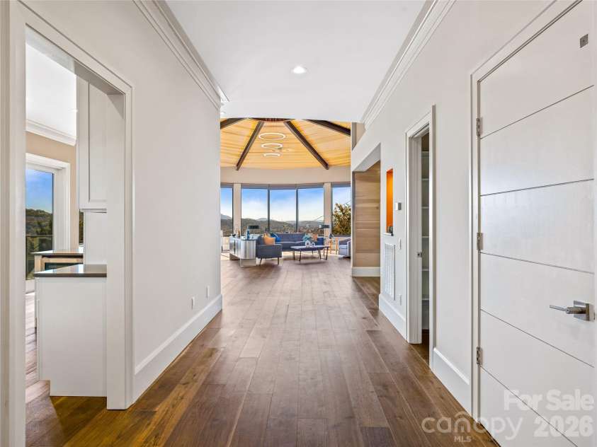 95 Horizon Hill Road, Asheville, NC 28804.  MLS# CAR4319881, YatesRealty ID 2414. 