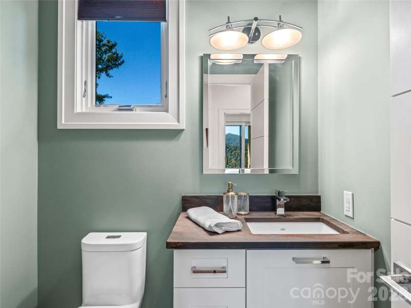 95 Horizon Hill Road, Asheville, NC 28804.  MLS# CAR4319881, YatesRealty ID 2414. 