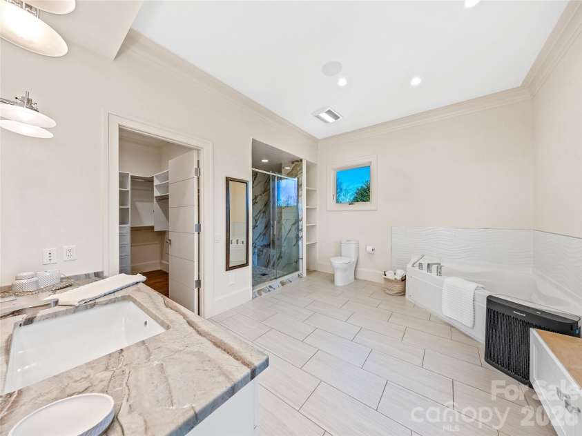 95 Horizon Hill Road, Asheville, NC 28804.  MLS# CAR4319881, YatesRealty ID 2414. 