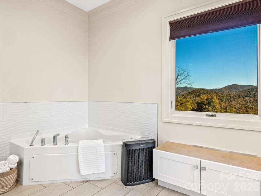 95 Horizon Hill Road, Asheville, NC 28804.  MLS# CAR4319881, YatesRealty ID 2414. 