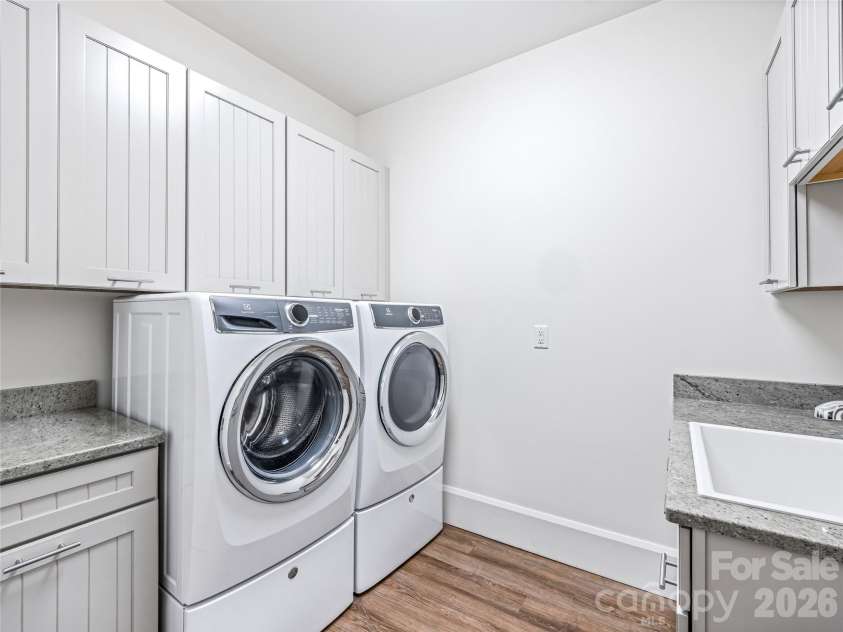 95 Horizon Hill Road, Asheville, NC 28804.  MLS# CAR4319881, YatesRealty ID 2414. 