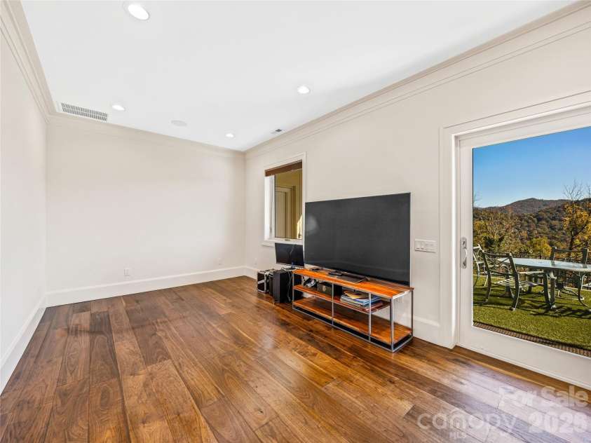 95 Horizon Hill Road, Asheville, NC 28804.  MLS# CAR4319881, YatesRealty ID 2414. 