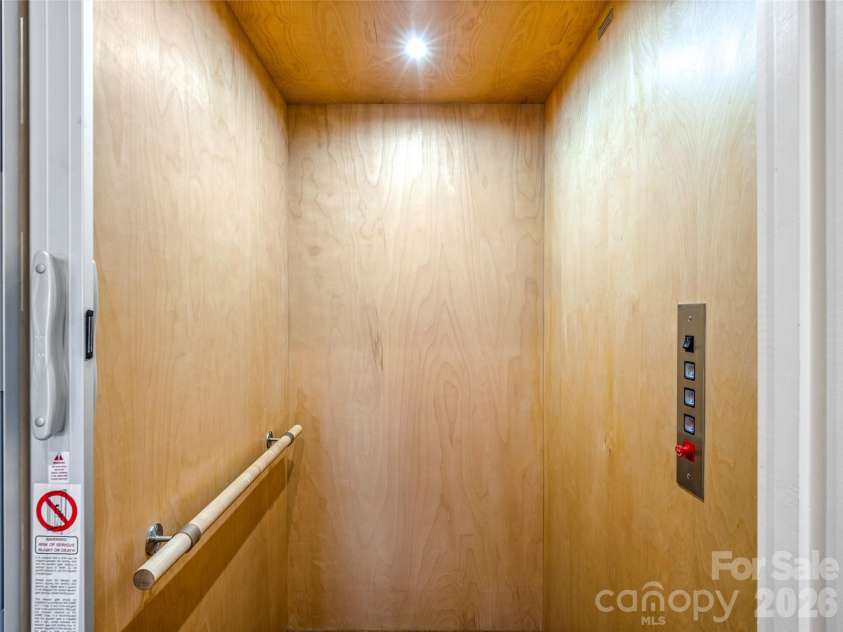 95 Horizon Hill Road, Asheville, NC 28804.  MLS# CAR4319881, YatesRealty ID 2414. 