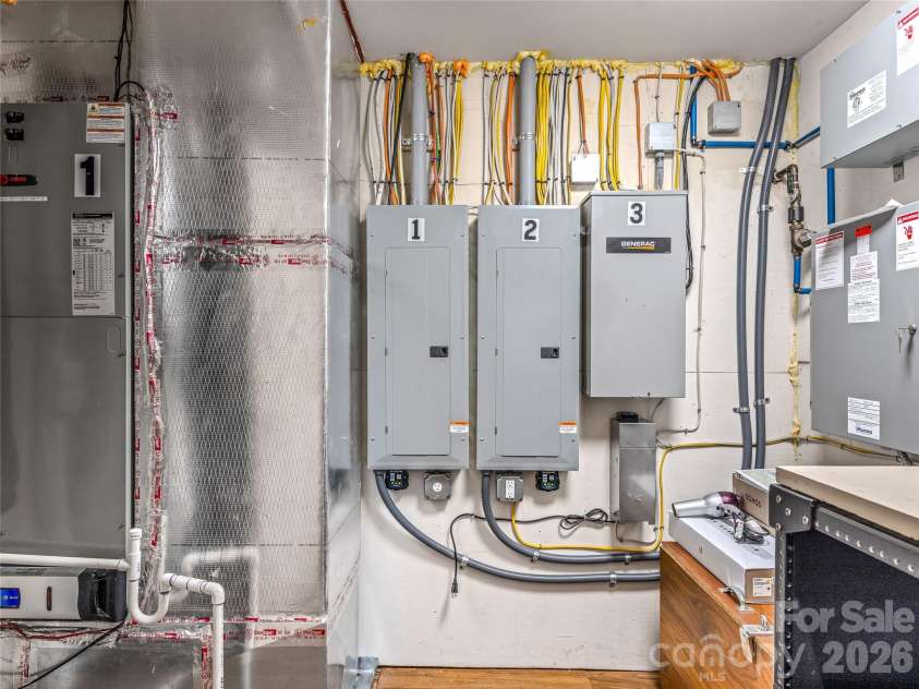 95 Horizon Hill Road, Asheville, NC 28804.  MLS# CAR4319881, YatesRealty ID 2414. 