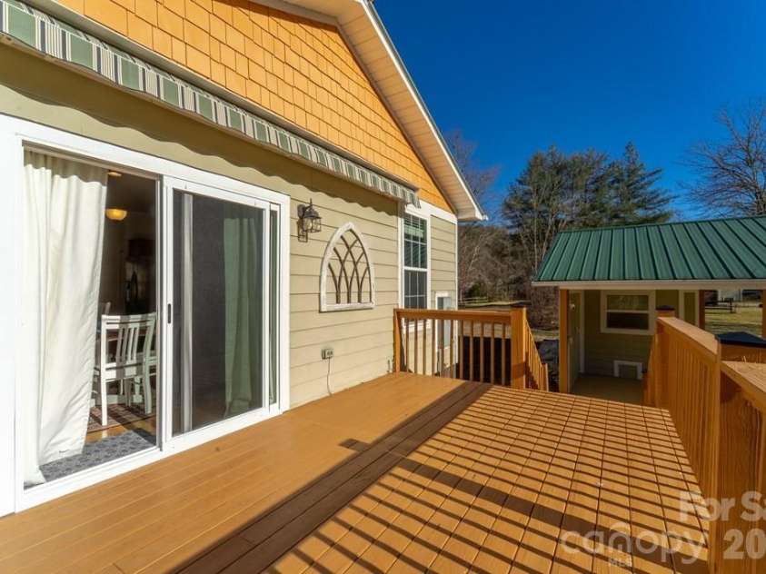 990 Hornet Drive, Whittier, NC 28789.  MLS# CAR4346753, YatesRealty ID 2414. 