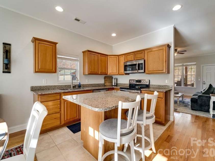 990 Hornet Drive, Whittier, NC 28789.  MLS# CAR4346753, YatesRealty ID 2414. 