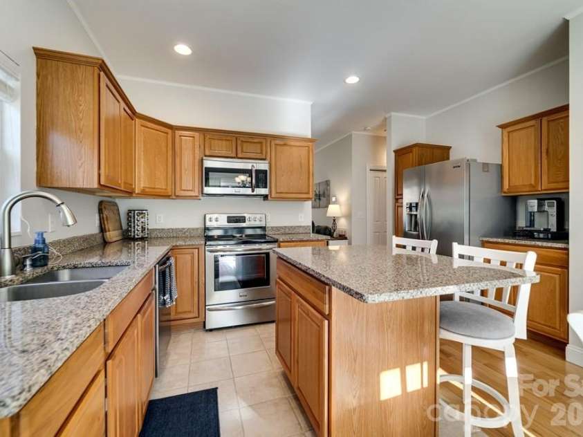 990 Hornet Drive, Whittier, NC 28789.  MLS# CAR4346753, YatesRealty ID 2414. 