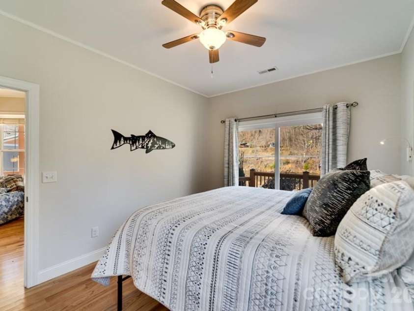 990 Hornet Drive, Whittier, NC 28789.  MLS# CAR4346753, YatesRealty ID 2414. 