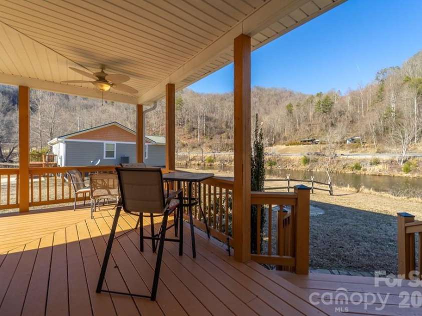 990 Hornet Drive, Whittier, NC 28789.  MLS# CAR4346753, YatesRealty ID 2414. 