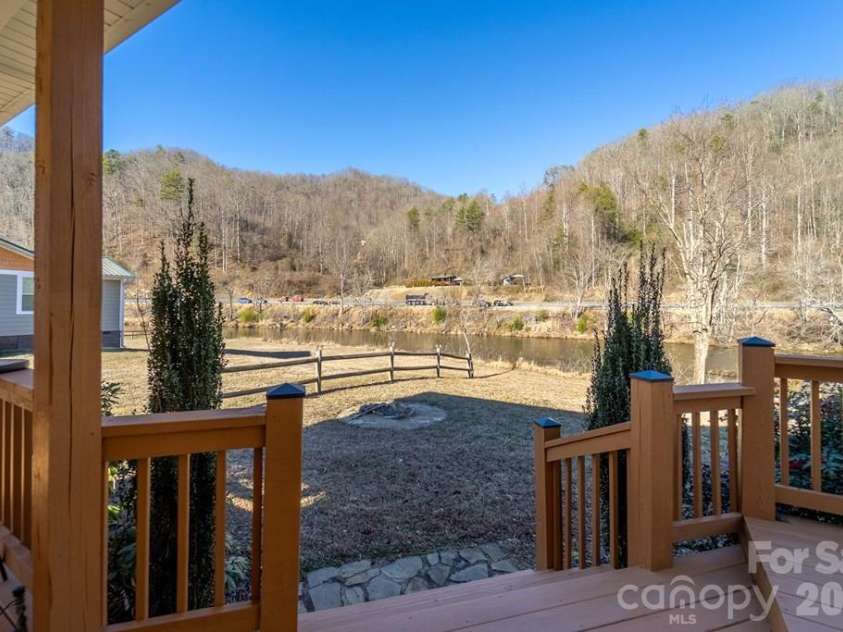 990 Hornet Drive, Whittier, NC 28789.  MLS# CAR4346753, YatesRealty ID 2414. 