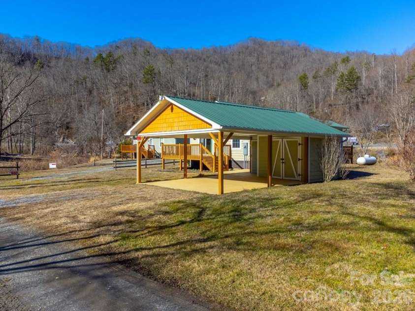 990 Hornet Drive, Whittier, NC 28789.  MLS# CAR4346753, YatesRealty ID 2414. 