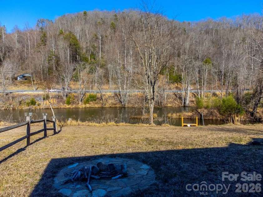 990 Hornet Drive, Whittier, NC 28789.  MLS# CAR4346753, YatesRealty ID 2414. 