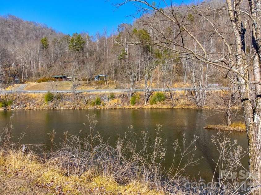 990 Hornet Drive, Whittier, NC 28789.  MLS# CAR4346753, YatesRealty ID 2414. 