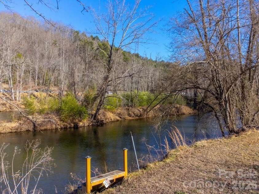 990 Hornet Drive, Whittier, NC 28789.  MLS# CAR4346753, YatesRealty ID 2414. 