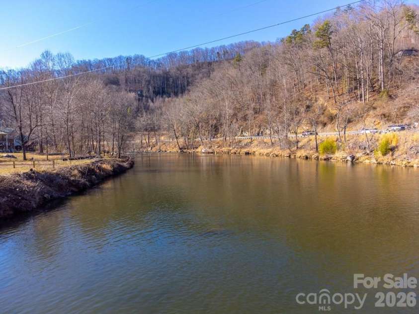 990 Hornet Drive, Whittier, NC 28789.  MLS# CAR4346753, YatesRealty ID 2414. 