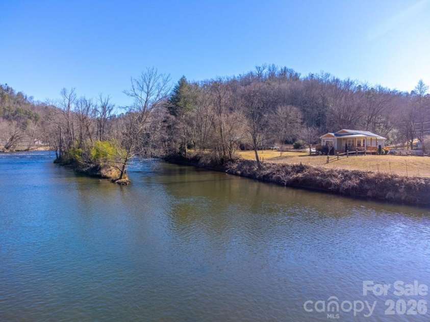 990 Hornet Drive, Whittier, NC 28789.  MLS# CAR4346753, YatesRealty ID 2414. 
