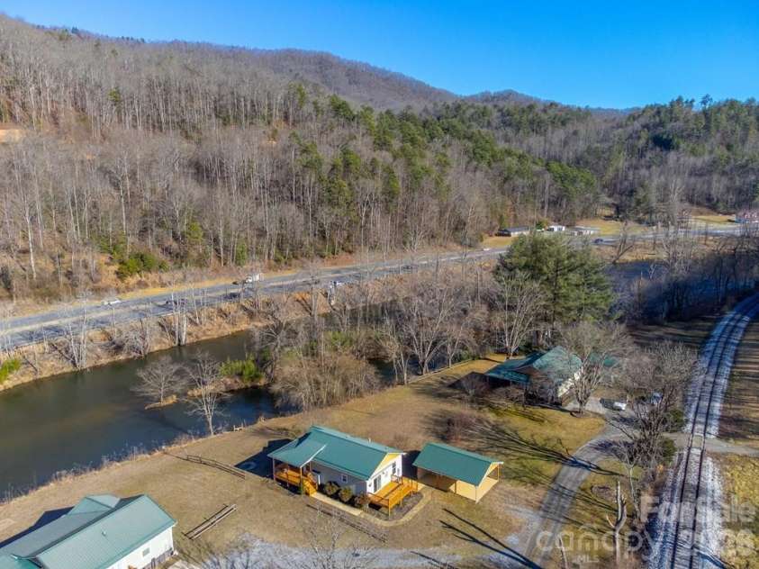 990 Hornet Drive, Whittier, NC 28789.  MLS# CAR4346753, YatesRealty ID 2414. 