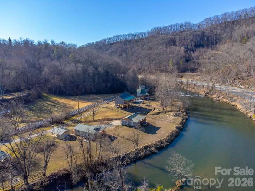 990 Hornet Drive, Whittier, NC 28789.  MLS# CAR4346753, YatesRealty ID 2414. 