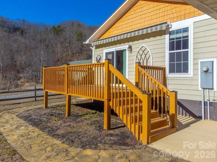 990 Hornet Drive, Whittier, NC 28789.  MLS# CAR4346753, YatesRealty ID 2414. 