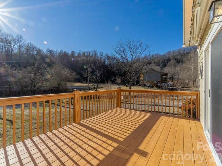 990 Hornet Drive, Whittier, NC 28789.  MLS# CAR4346753, YatesRealty ID 2414. 