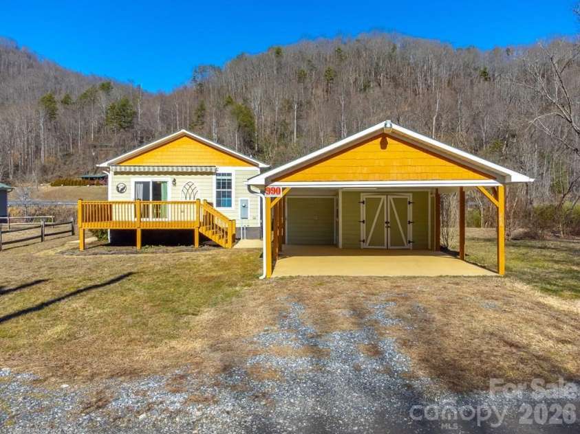 990 Hornet Drive, Whittier, NC 28789.  MLS# CAR4346753, YatesRealty ID 2414. 