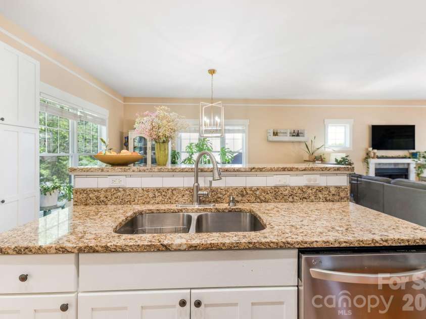 157 Estelle Park Drive, Asheville, NC 28806.  MLS# CAR4376199, YatesRealty ID 24140. 