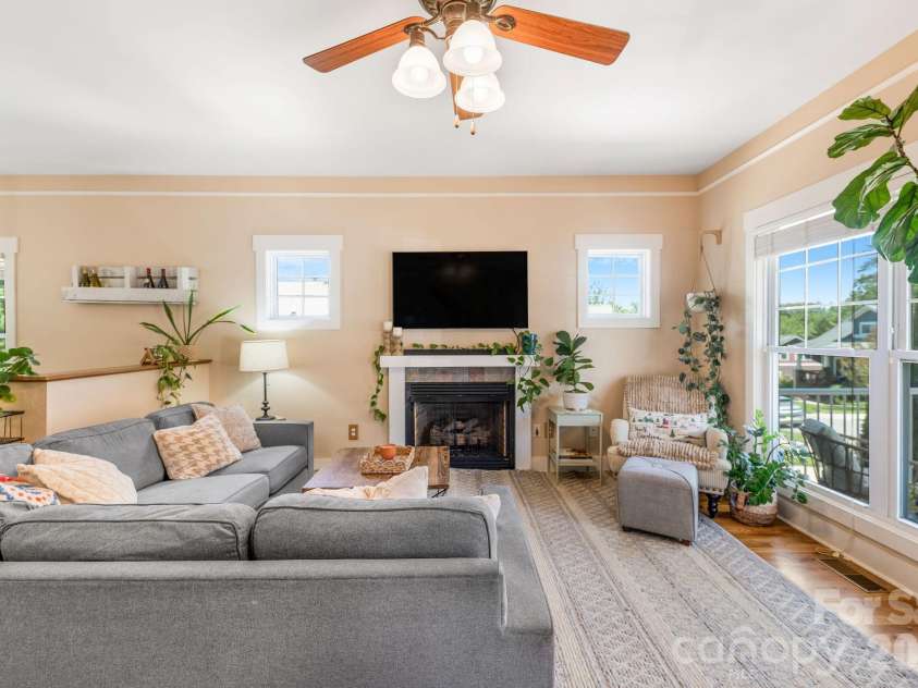 157 Estelle Park Drive, Asheville, NC 28806.  MLS# CAR4376199, YatesRealty ID 24140. Large, thoughtfully placed windows