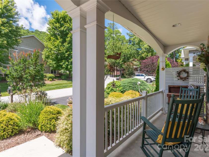190 Shaws Creek Farm Road, Hendersonville, NC 28739.  MLS# CAR4272994, YatesRealty ID 24143. 