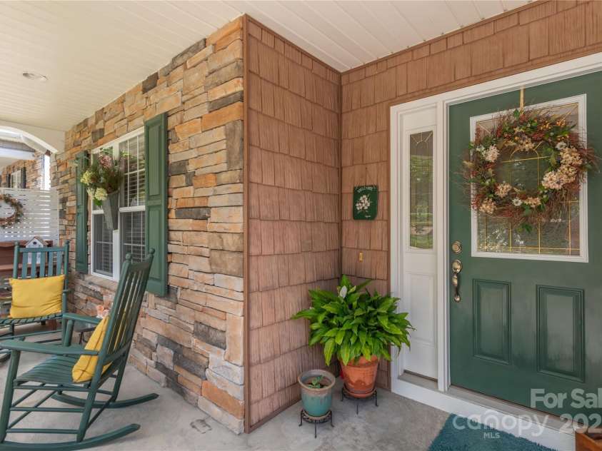 190 Shaws Creek Farm Road, Hendersonville, NC 28739.  MLS# CAR4272994, YatesRealty ID 24143. 