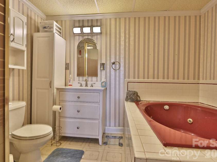 419 Cypress Drive, Reidsville, NC 27320.  MLS# CAR4359865, YatesRealty ID 24144. 