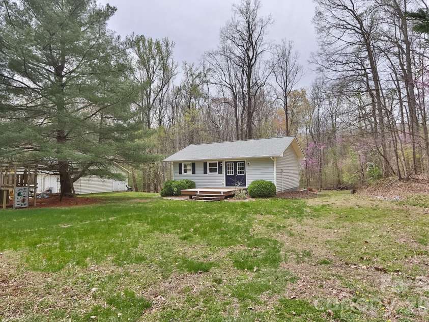 419 Cypress Drive, Reidsville, NC 27320.  MLS# CAR4359865, YatesRealty ID 24144. 