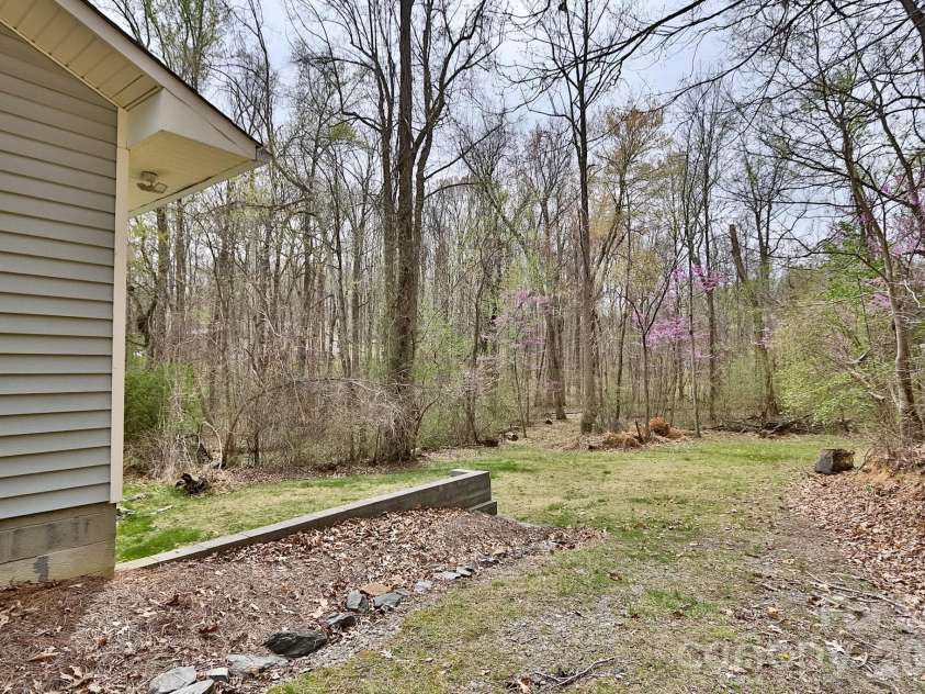 419 Cypress Drive, Reidsville, NC 27320.  MLS# CAR4359865, YatesRealty ID 24144. 