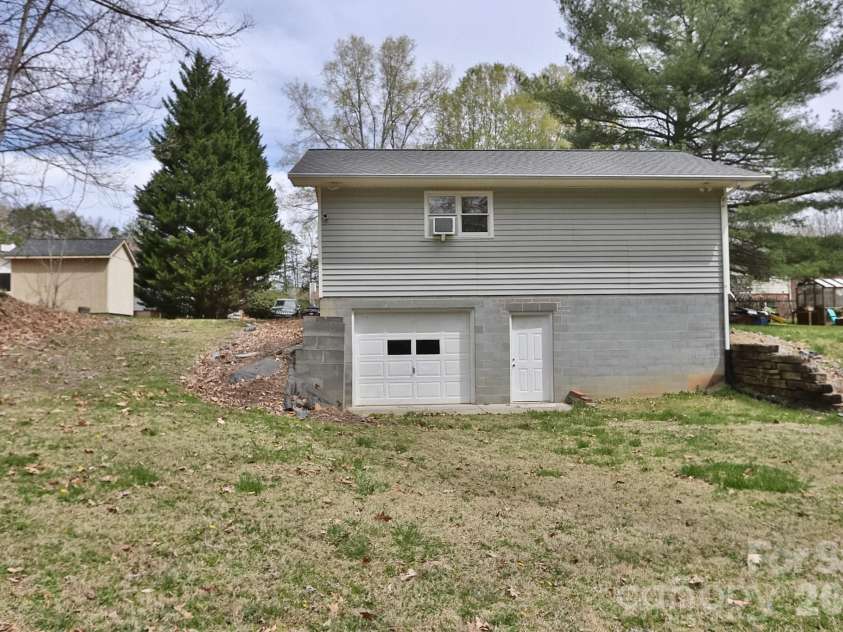 419 Cypress Drive, Reidsville, NC 27320.  MLS# CAR4359865, YatesRealty ID 24144. 