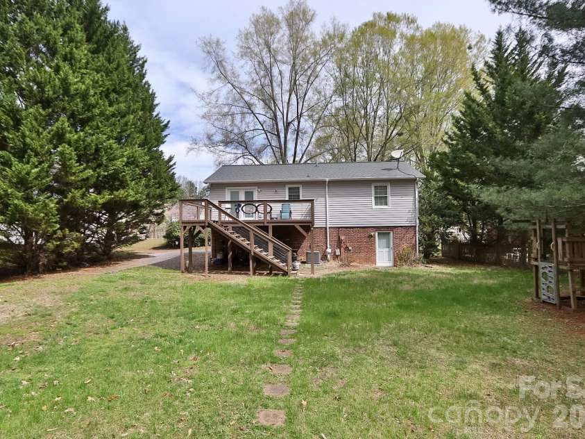 419 Cypress Drive, Reidsville, NC 27320.  MLS# CAR4359865, YatesRealty ID 24144. 