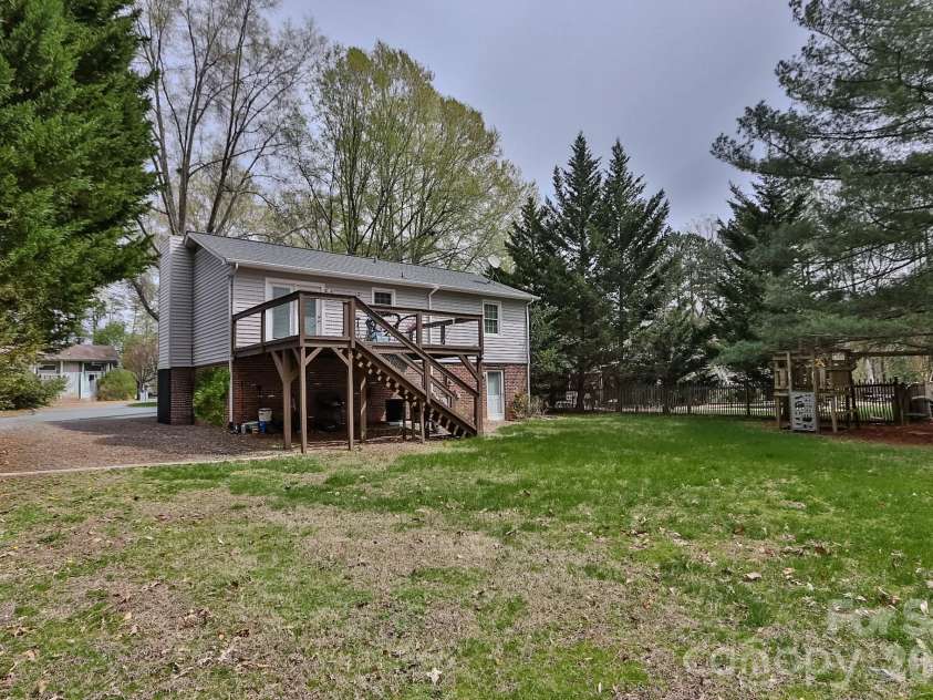 419 Cypress Drive, Reidsville, NC 27320.  MLS# CAR4359865, YatesRealty ID 24144. 