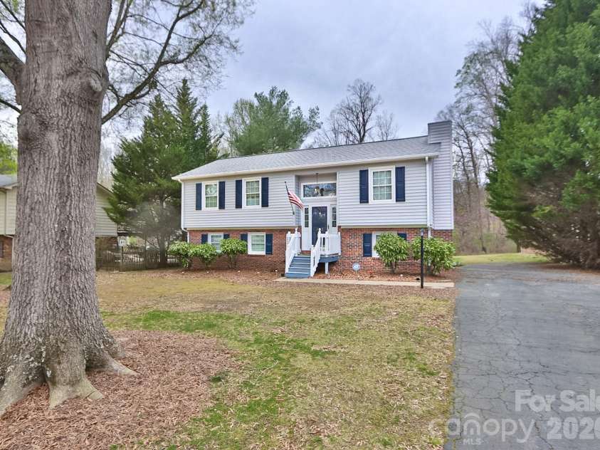 419 Cypress Drive, Reidsville, NC 27320.  MLS# CAR4359865, YatesRealty ID 24144. 
