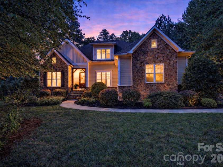 134 Lakeshore Hills Drive, Mooresville, NC 28117.  MLS# CAR4338659, YatesRealty ID 24145. 