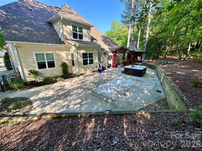 134 Lakeshore Hills Drive, Mooresville, NC 28117.  MLS# CAR4338659, YatesRealty ID 24145. 