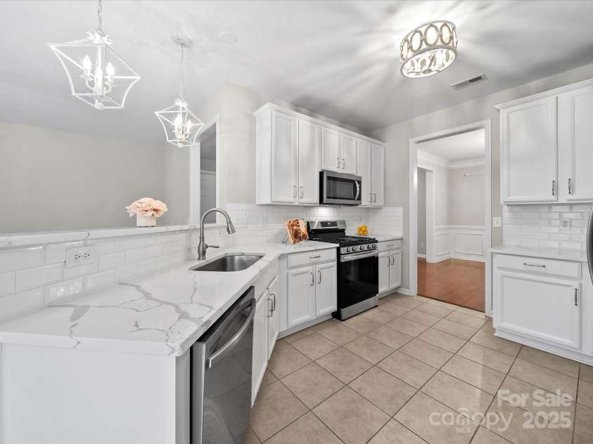 8004 Fountainbrook Drive, Indian Trail, NC 28079.  MLS# CAR4287908, YatesRealty ID 24146. Kitchen off the dining room