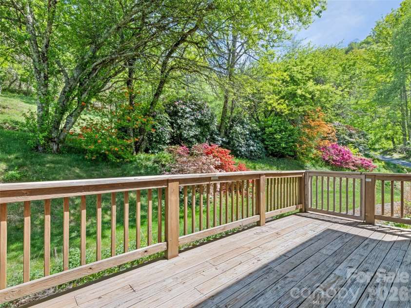 831 Red Bank Road, Waynesville, NC 28786.  MLS# CAR4375458, YatesRealty ID 24146. 